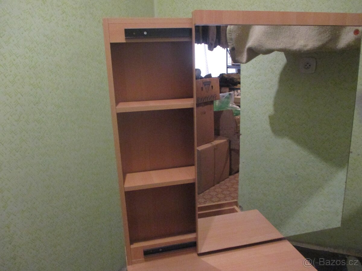 Kosmetický stolek - 2