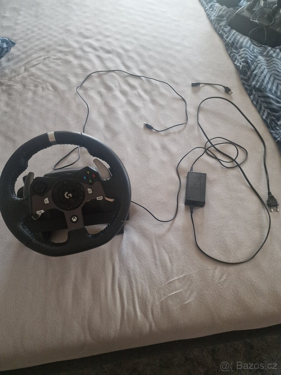Logitech G920 s pedály + řadící pákou a stojanem - 2