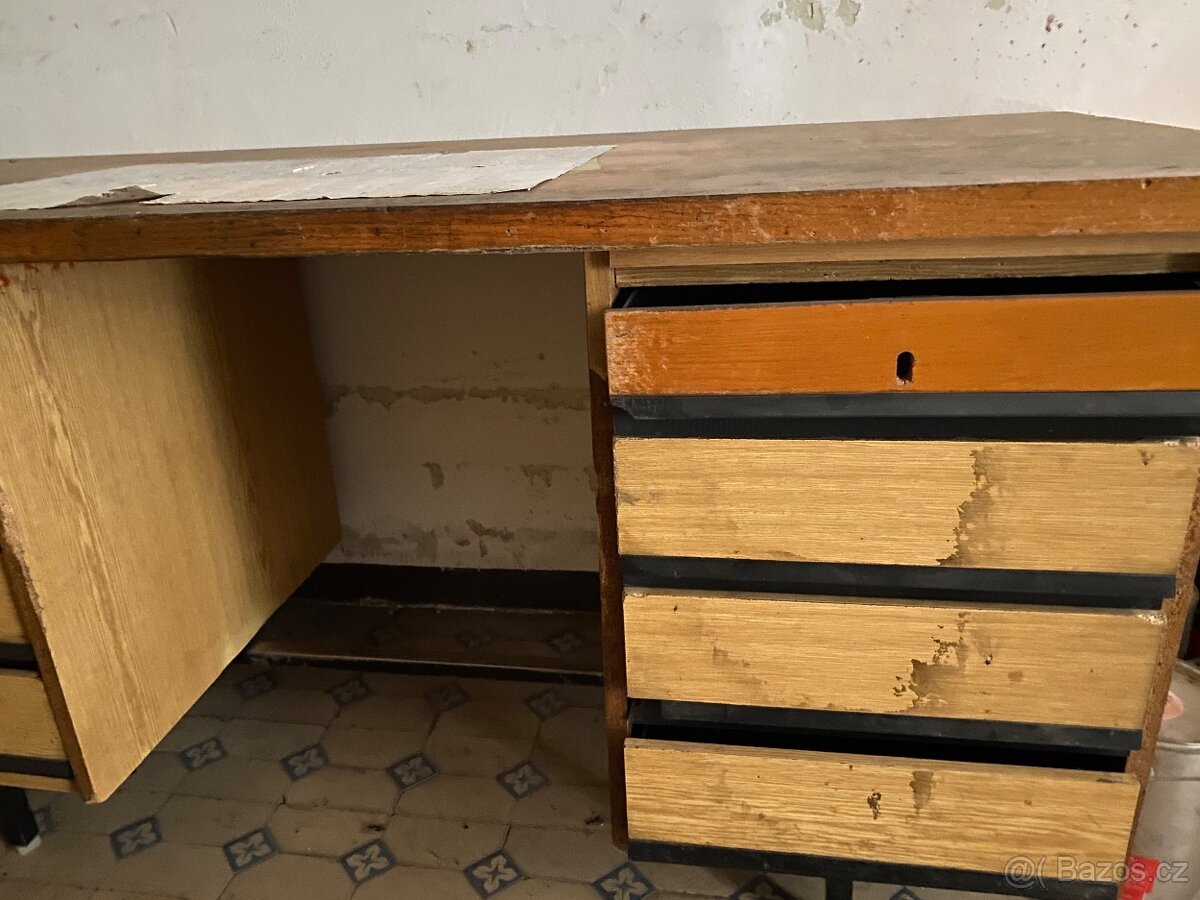 Pracovní stůl - 2
