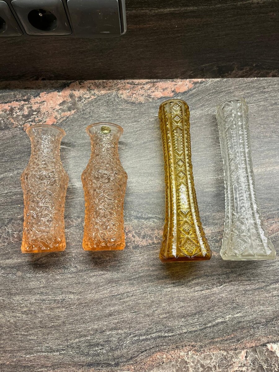 Retro vázy lisované sklo - 2