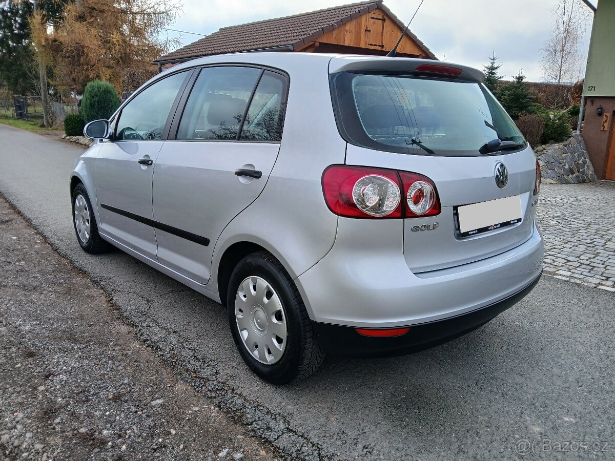 KRÁSNÝ GOLF PLUS 1.6 BENZÍN 1.MAJITELKA ZÁRUKA KM - 2