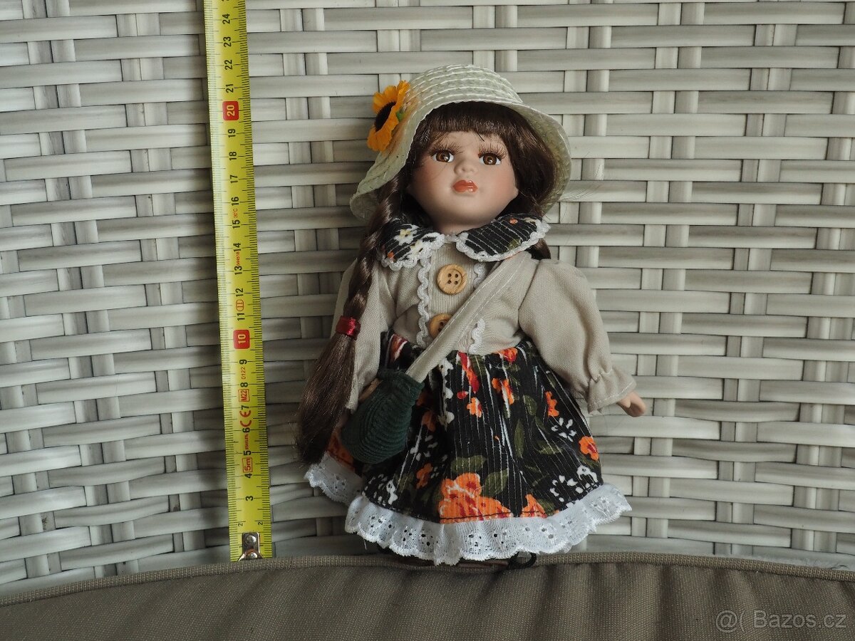Porcelánová panenka - se slunečnicí - 2