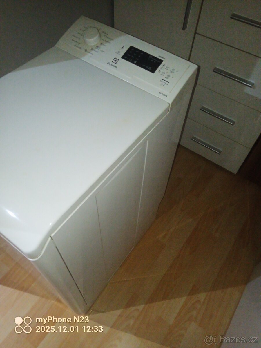 Vrchem plněná pračka Electrolux - 2