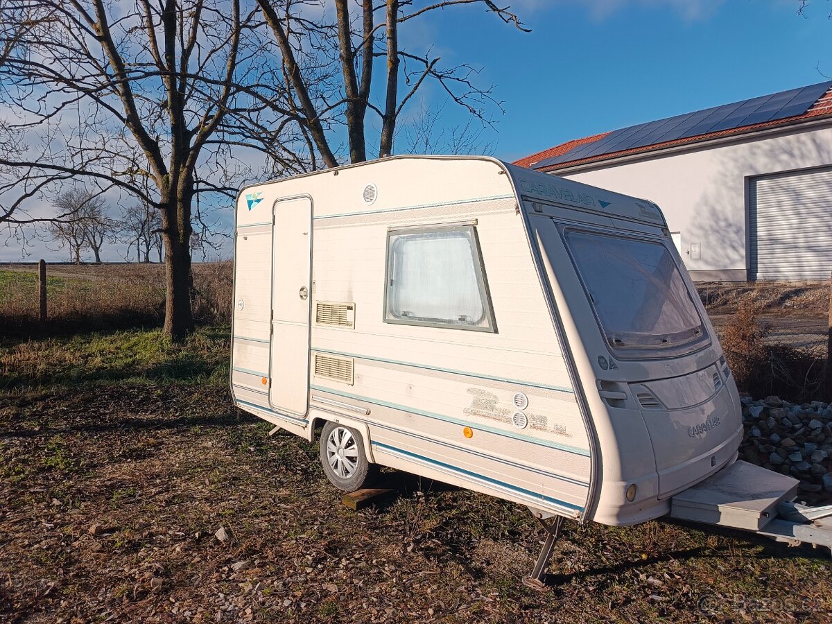 Karavan s vestavbou pro dva psy - 2