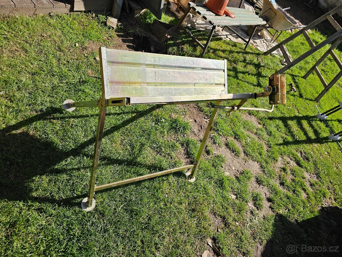 Koza na řezání dřeva s držákem pily - 2