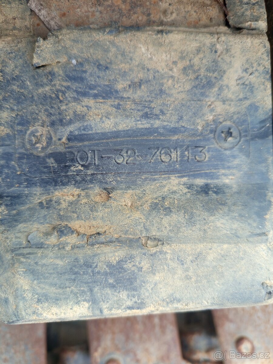 Prodám použité pásy 400×72,5×74 – Komatsu PC55 MR-3 - 2