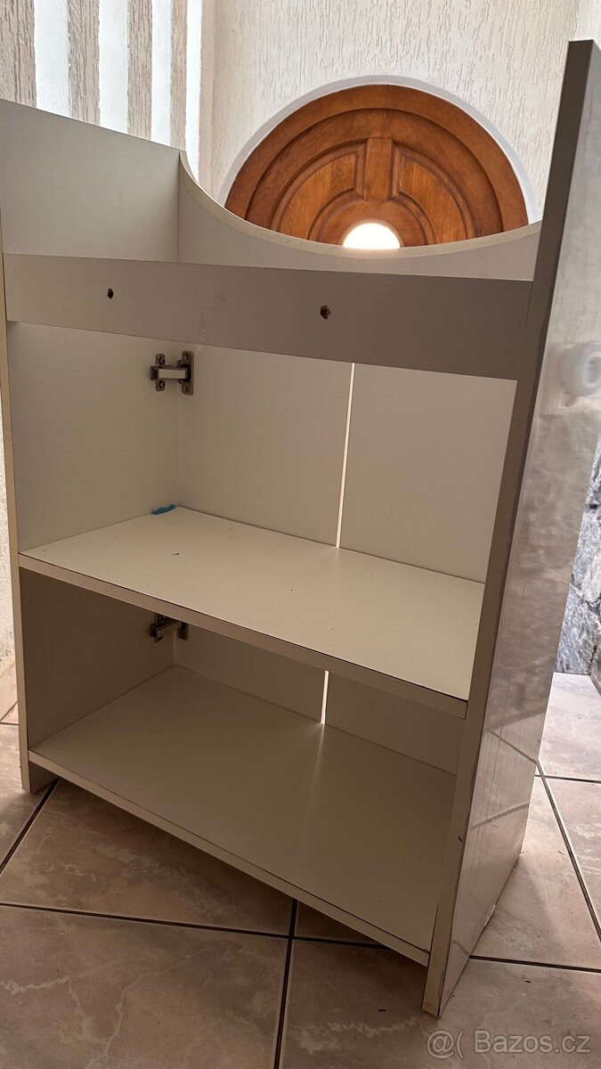 Koupelnová skříňka - 2