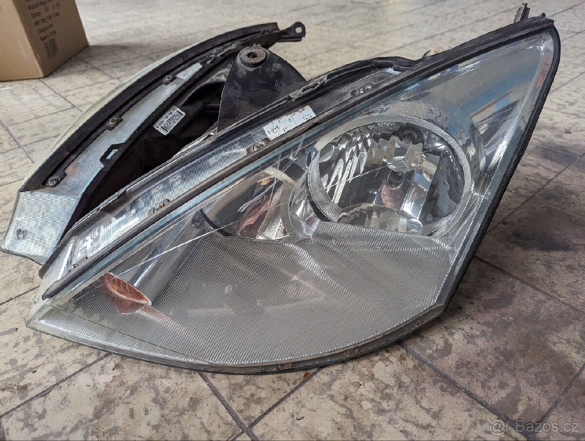 Ford Focus přední světla - 2