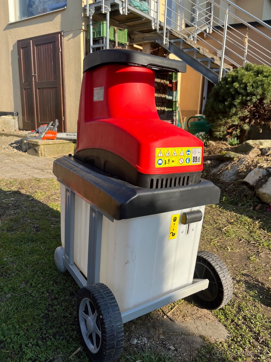 Štěpkovač Hecht a propanová lahev - 2