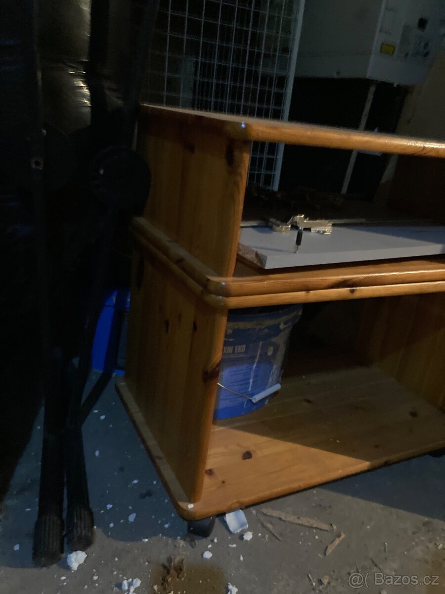 Prodám Televizní Stolek - 2