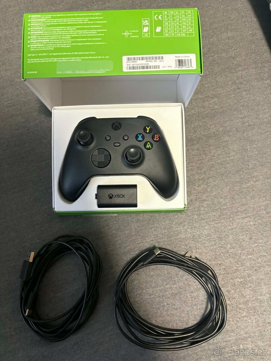 Xbox bezdrátový ovladač + Xbox Play & Charge Kit - 2