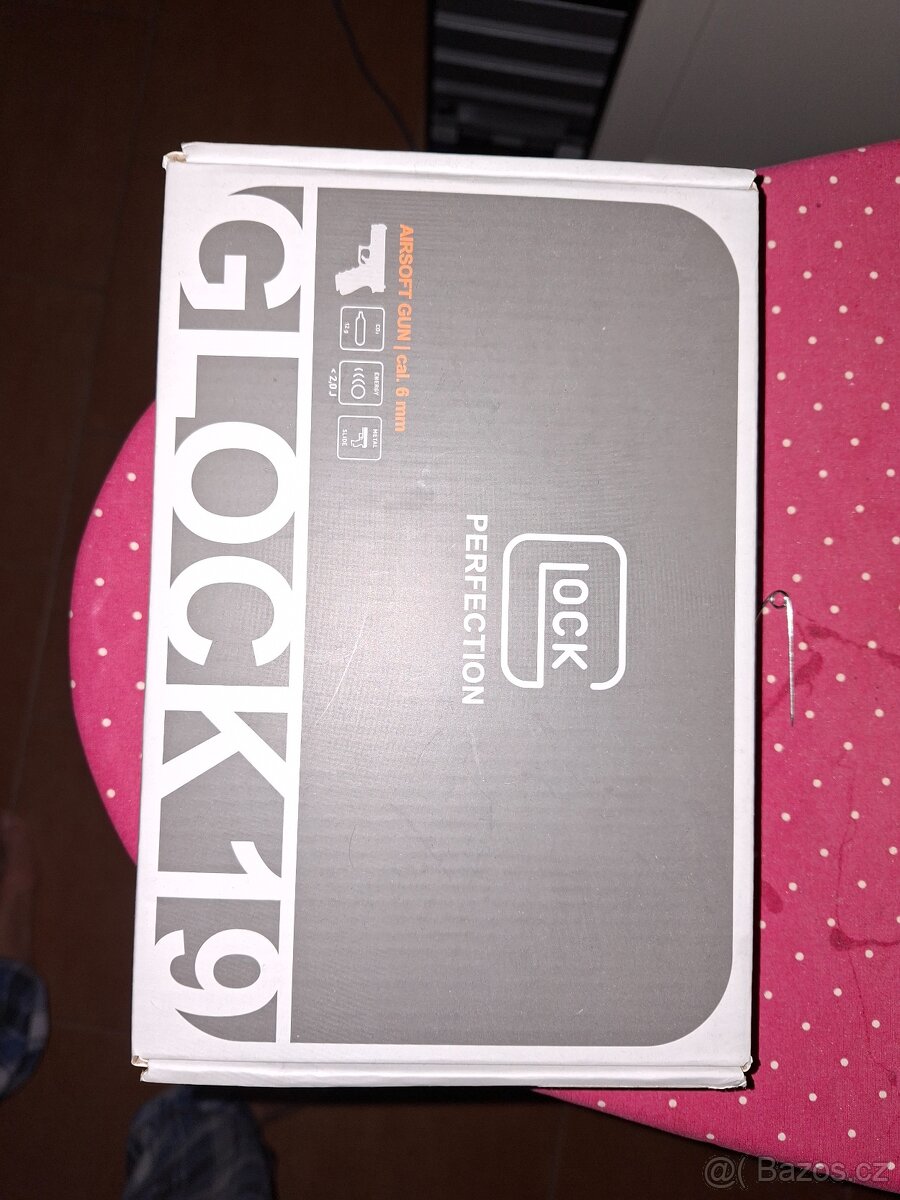 Glock 19 v top stavu na CO2 - 2