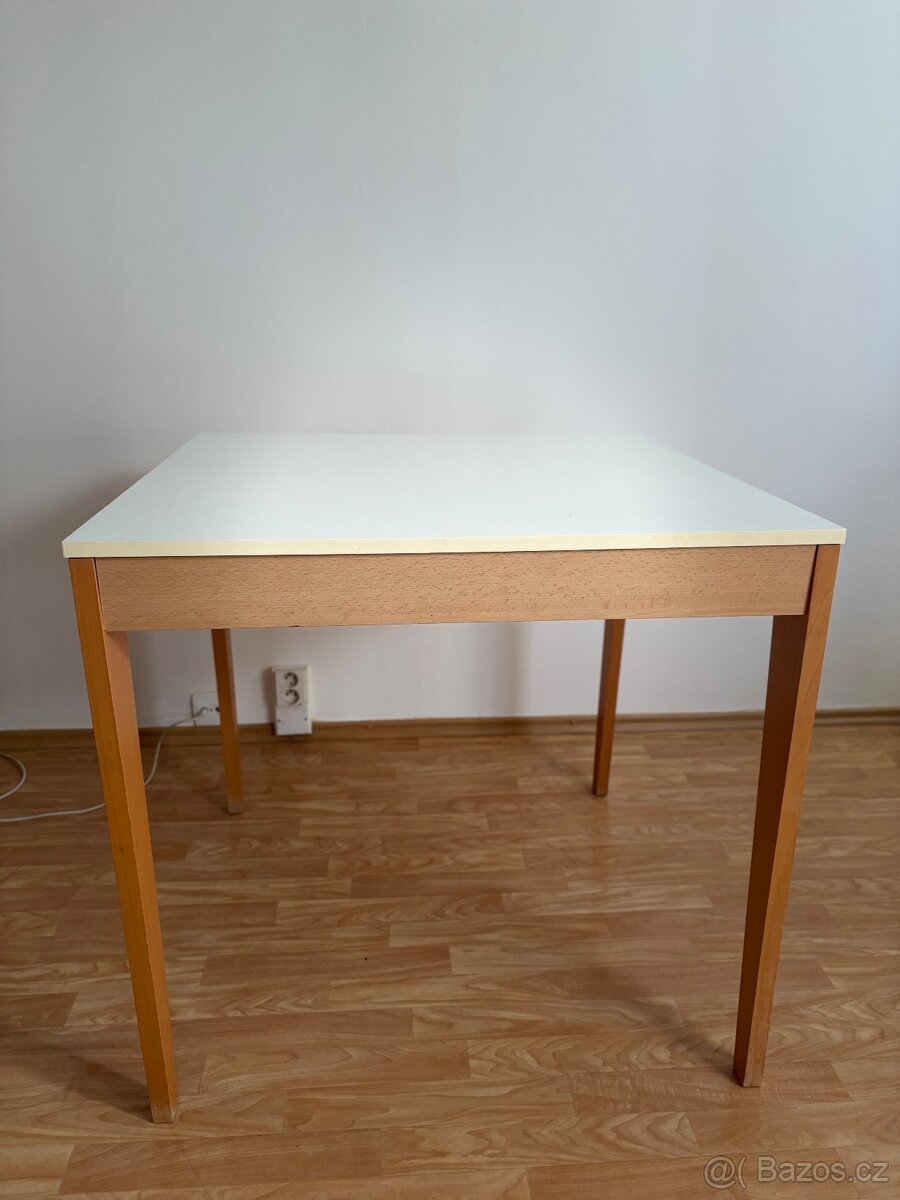 Jídelní stůl - 2