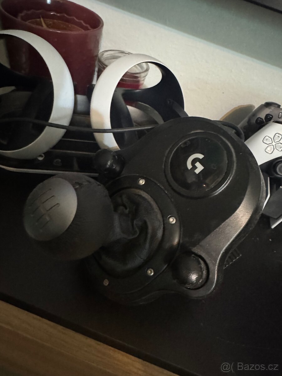 Volant s pedaly a radici pakou Logitech - 2