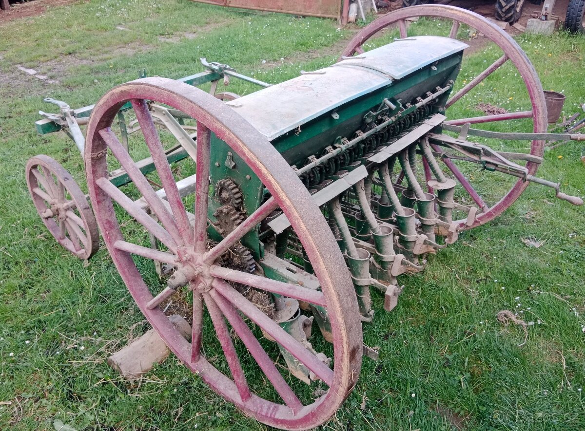 Historický secí stroj S 47 - 2