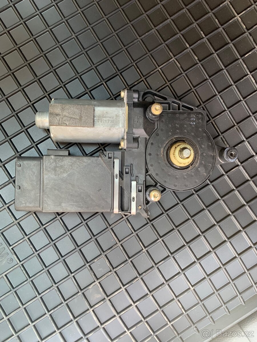 Motorek PP okna octavia 1 - 2
