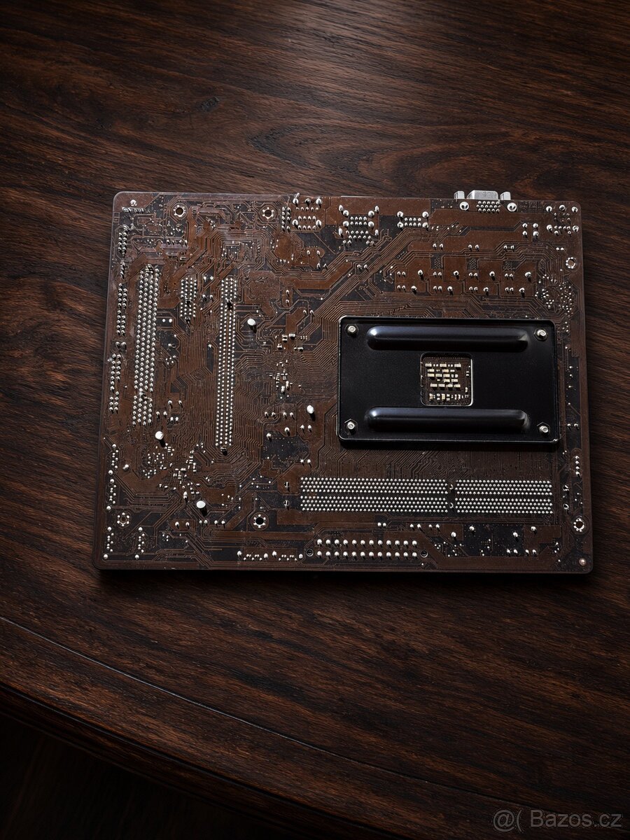 Gigabyte AM3+ deska + CPU mATX deska s procesorem v socketu - 2