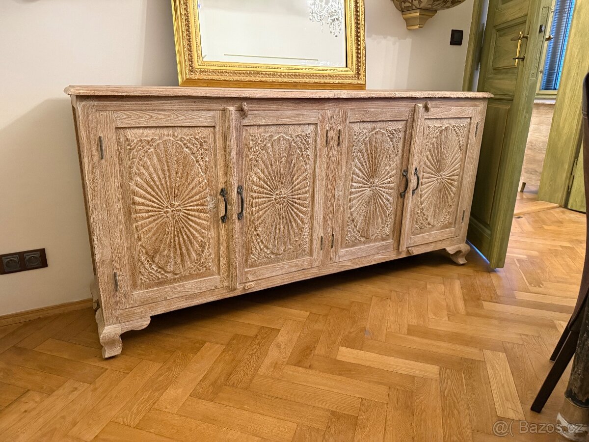 Masivní komoda - 2