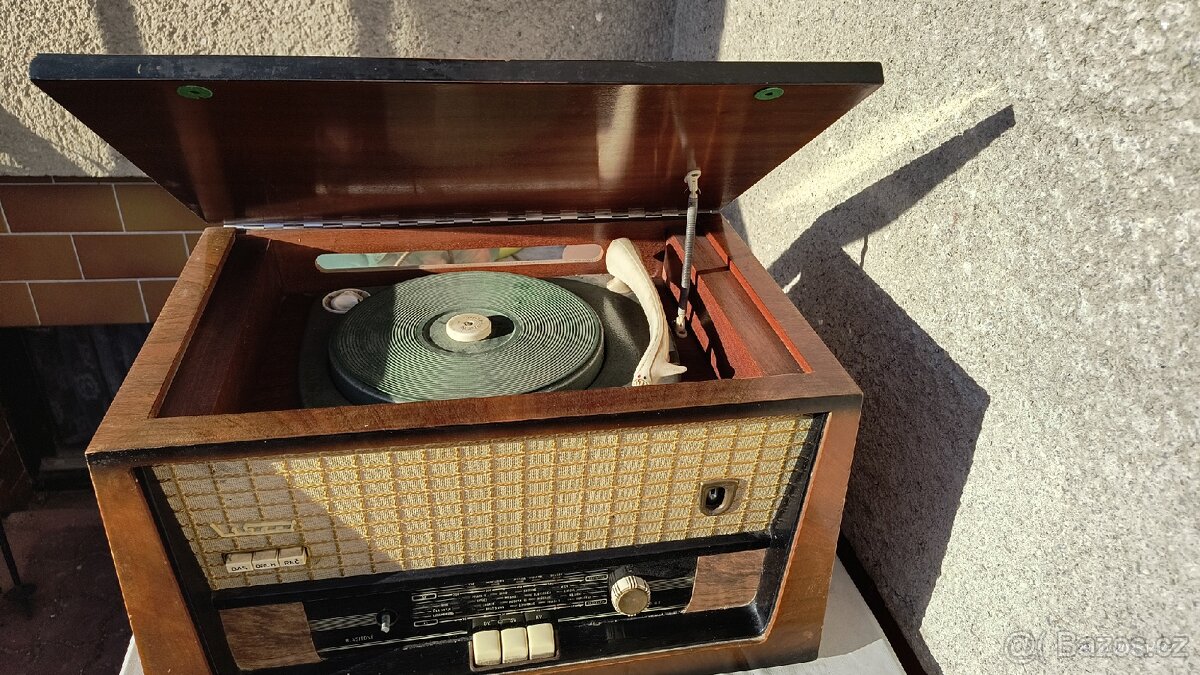 Staré rádio Tesla - 2