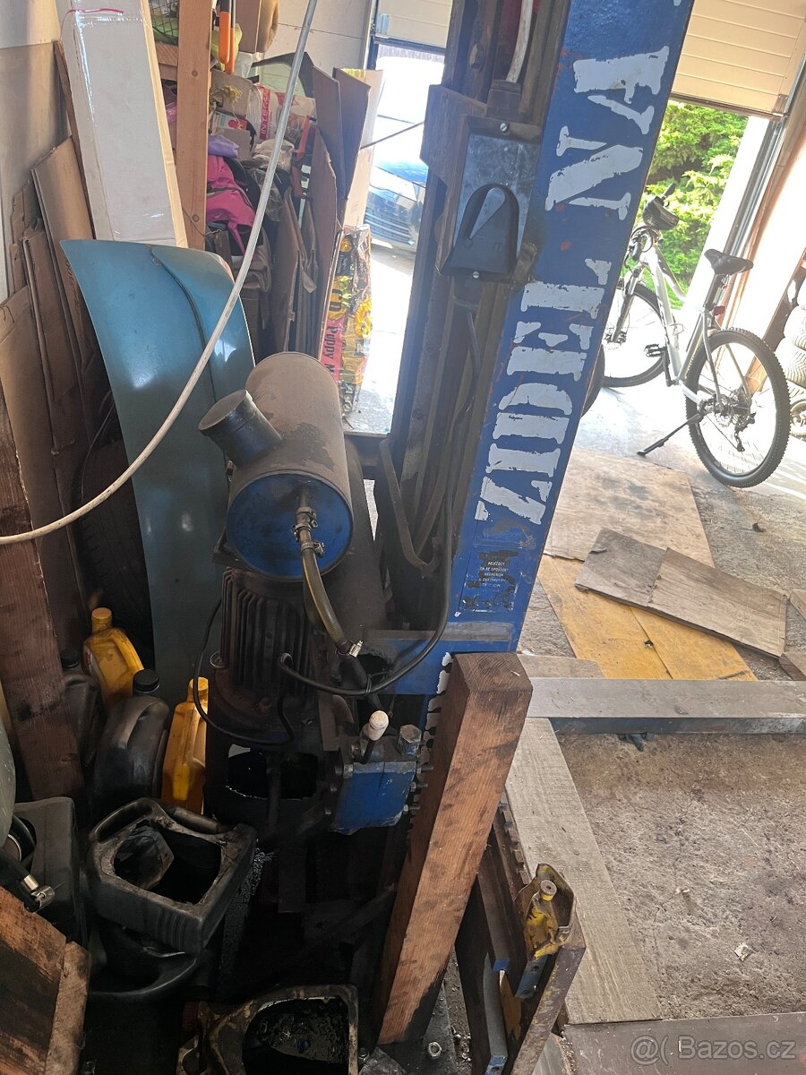 Zvedák, zdviž, věž VZV - 2