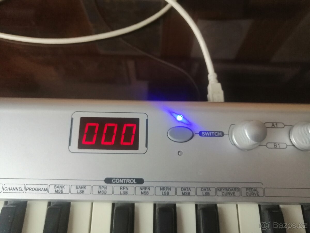 Prodám midi klávesy Fox: KeyControl 49 - 2