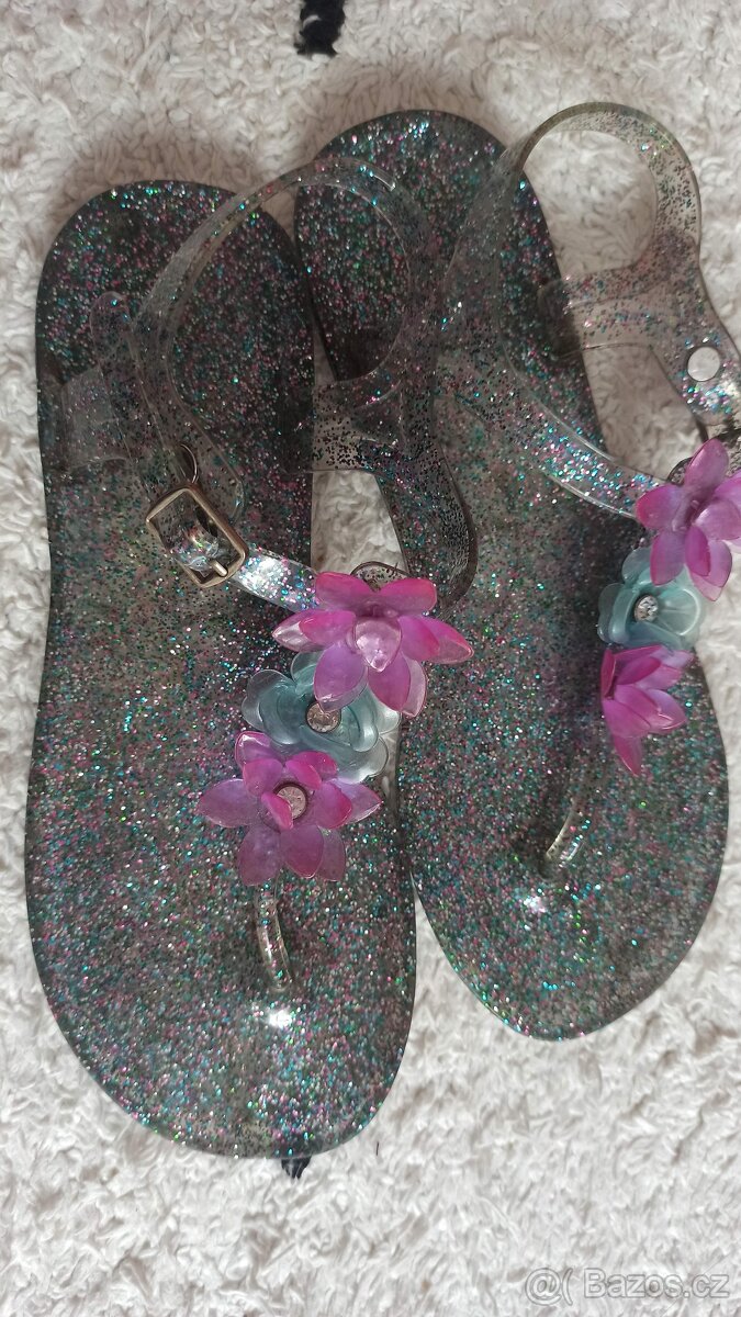 Dívčí letní sandály- žabky - vel. 33 - vnitřní stélka 21cm - 2