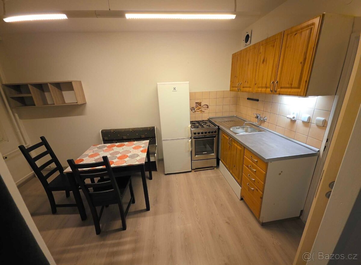 Byt 2+1 s lodžií ve 3.patře, 63m2, Pha 8 - Kobylisy - 2