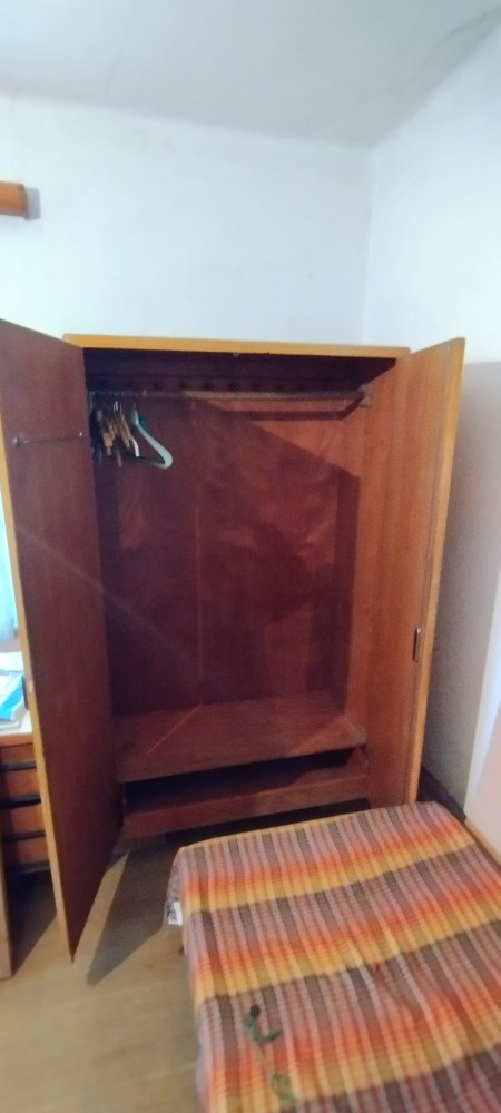 Retro šatní skříň 50./60. léta – k renovaci - 2