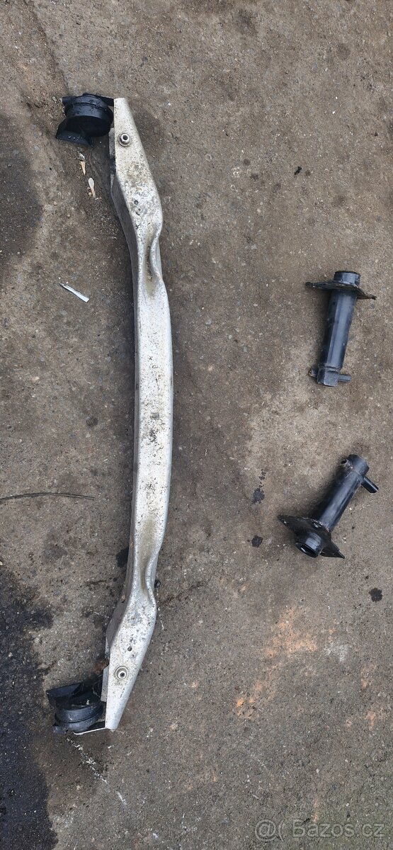 Vyztuha predniho narazniku Audi A4 B7 8E - 2