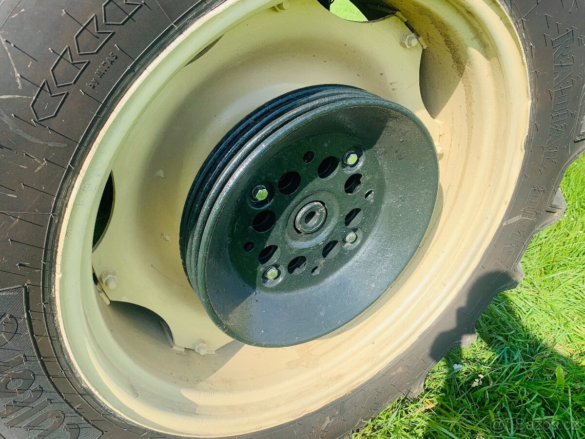 závaží do kol pro traktor Zetor . - 2