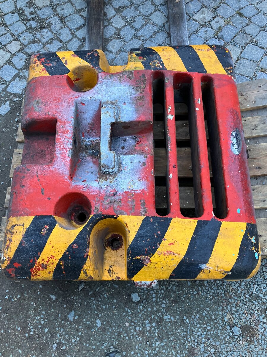 Desta 1622 benzín - 2