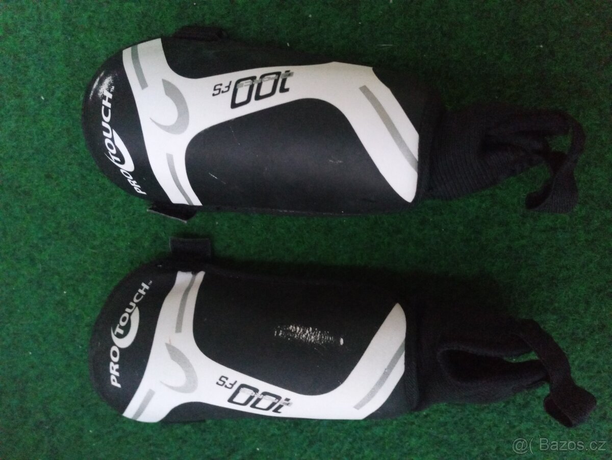 Holenní chrániče na fotbal - 2