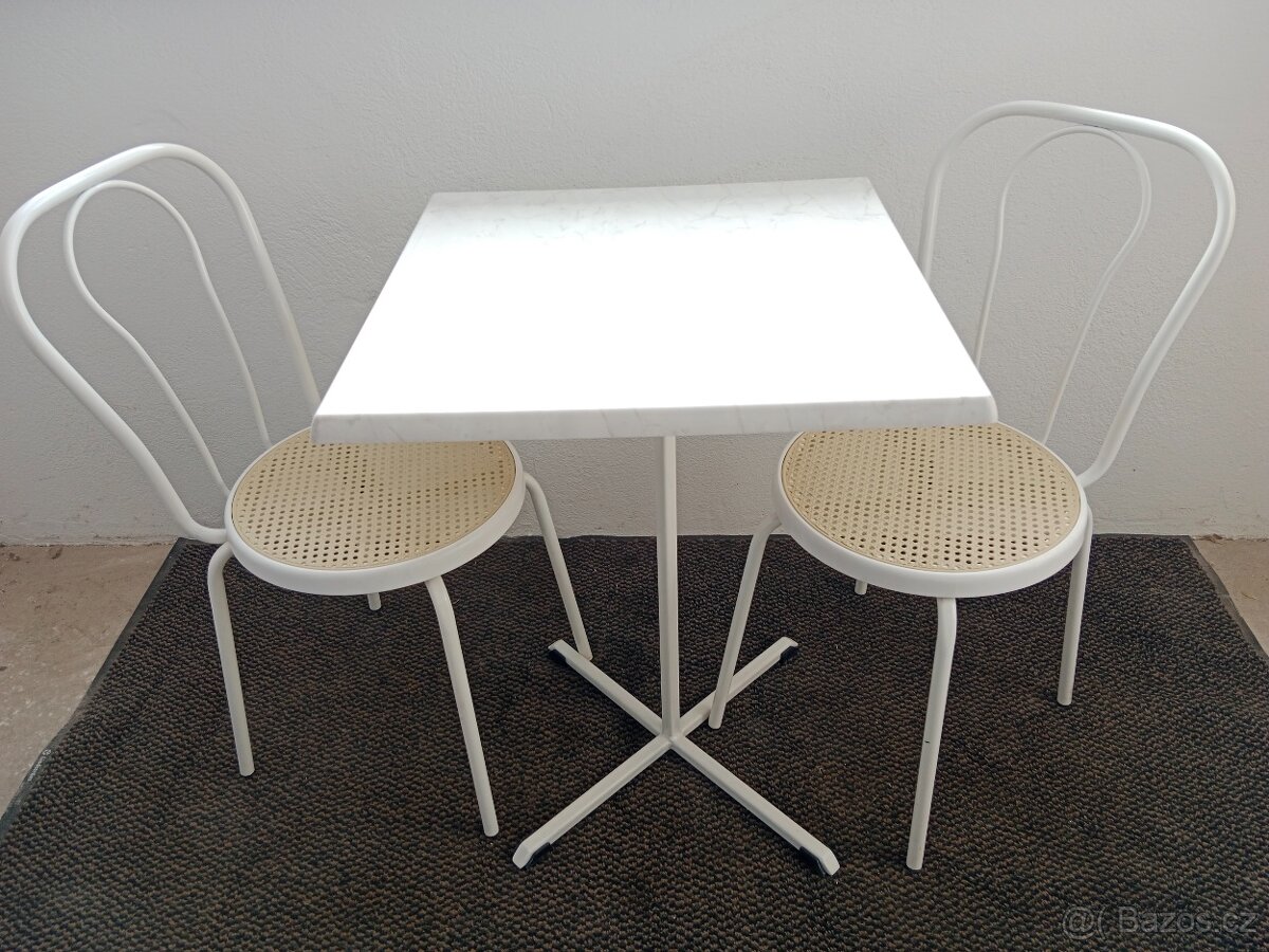 Barové stoly dvou velikostí - 2