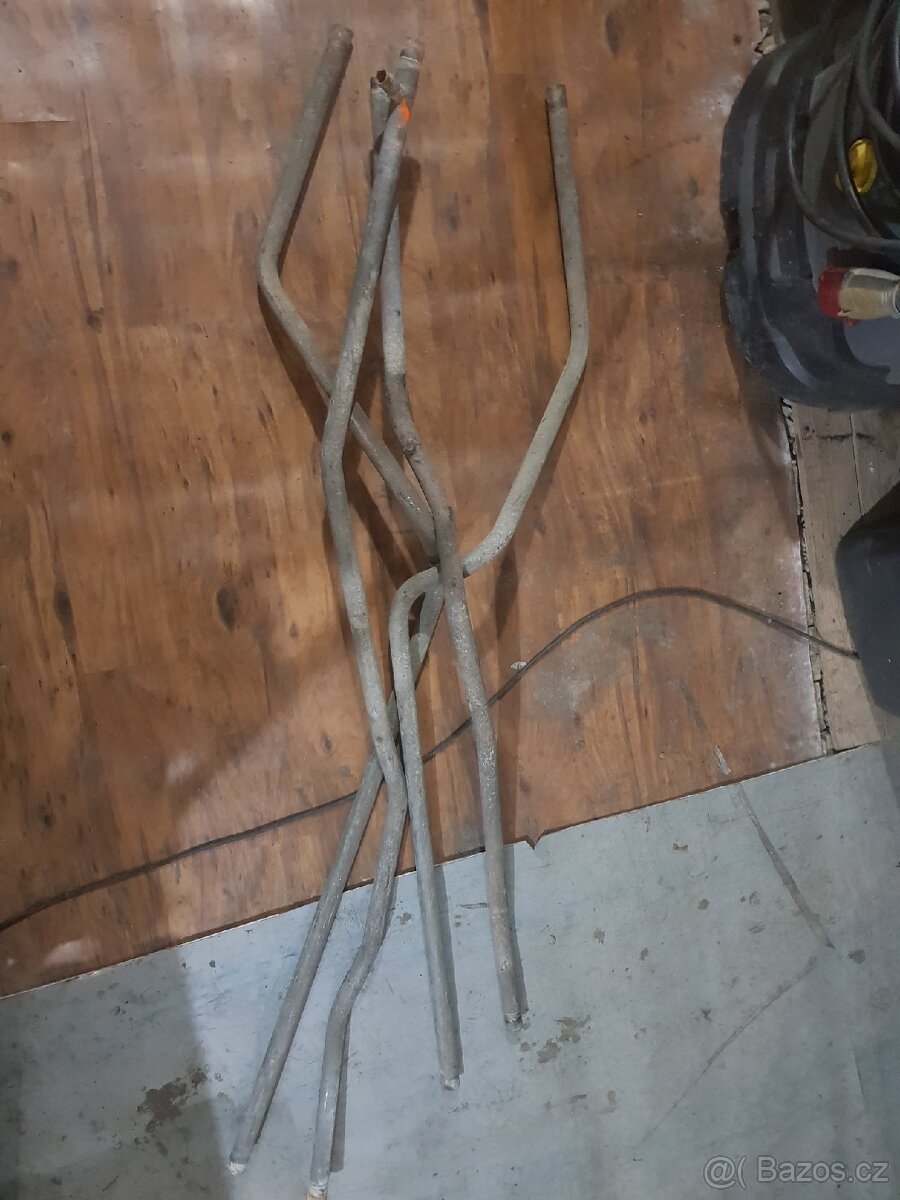 Sada trubek pod vozem Skoda 120 - 2