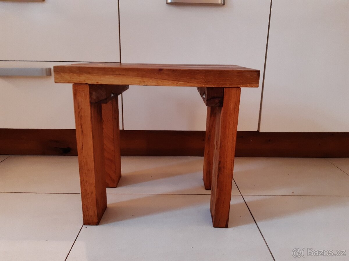 Stolička z tvrdého dřeva - 2