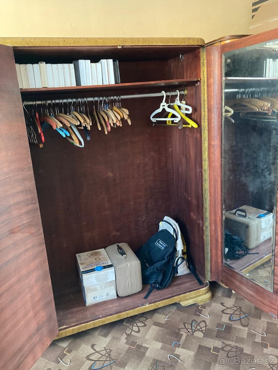 Starožitná šatní skříň - 2