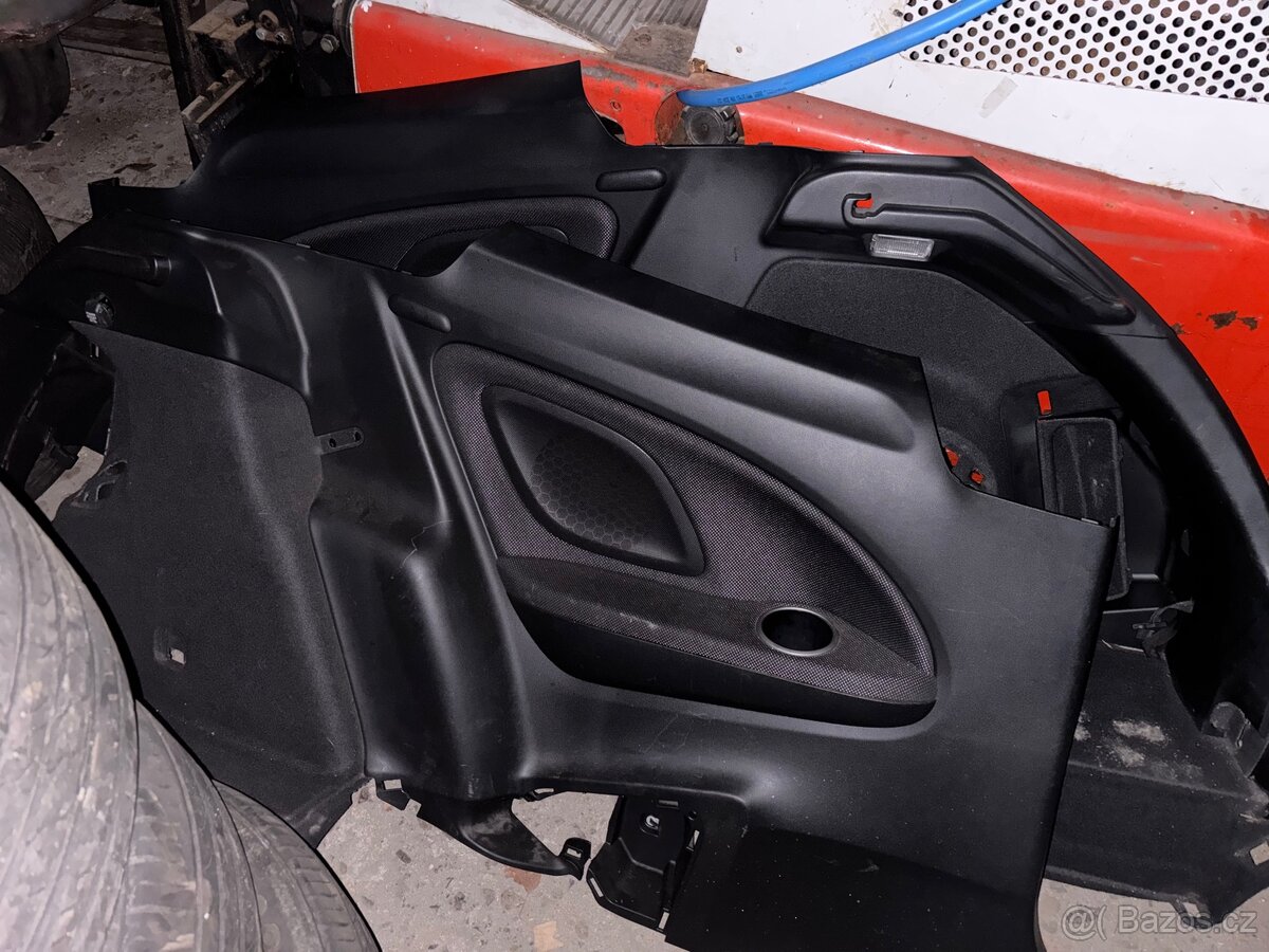 Type S 8g UFO interiér - 2