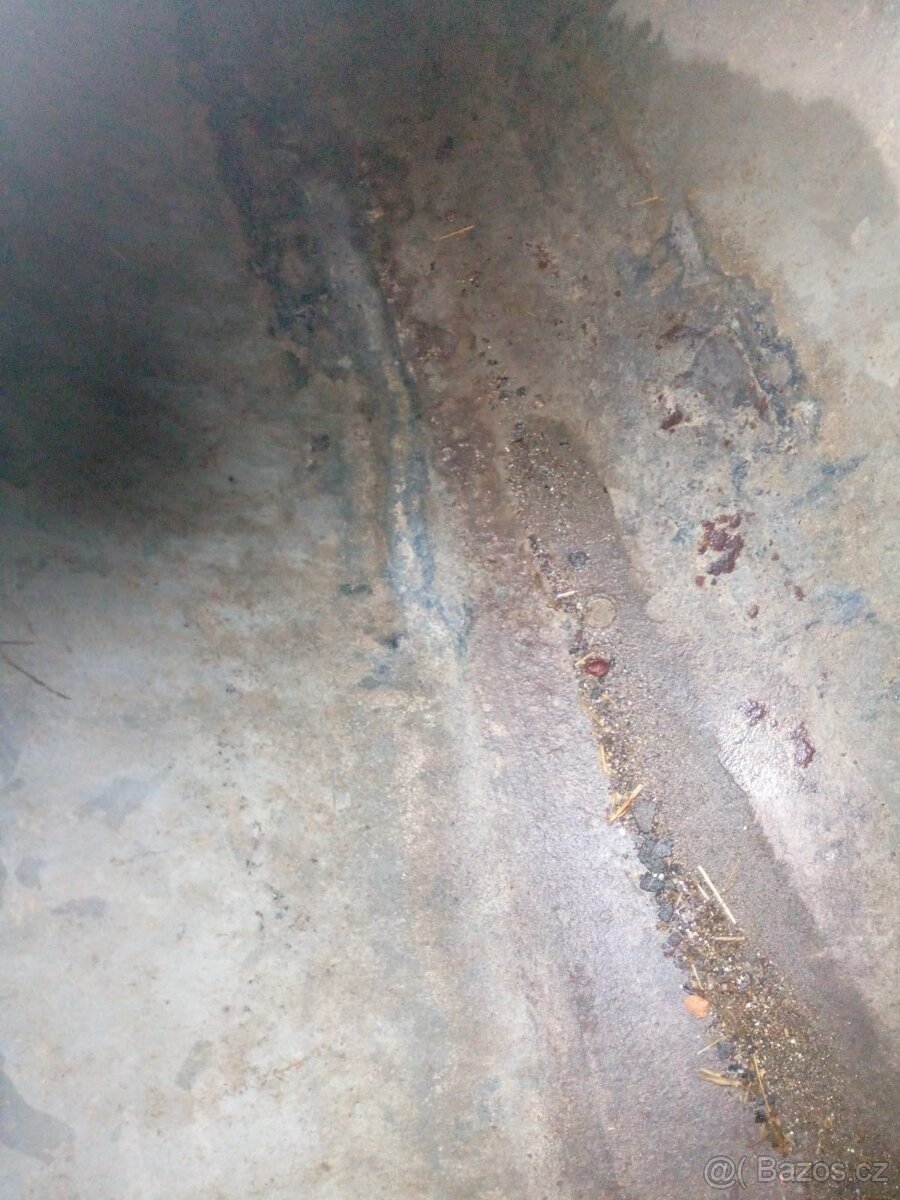 Nádrž, cisterna ,sud, napáječka na vodu. - 2