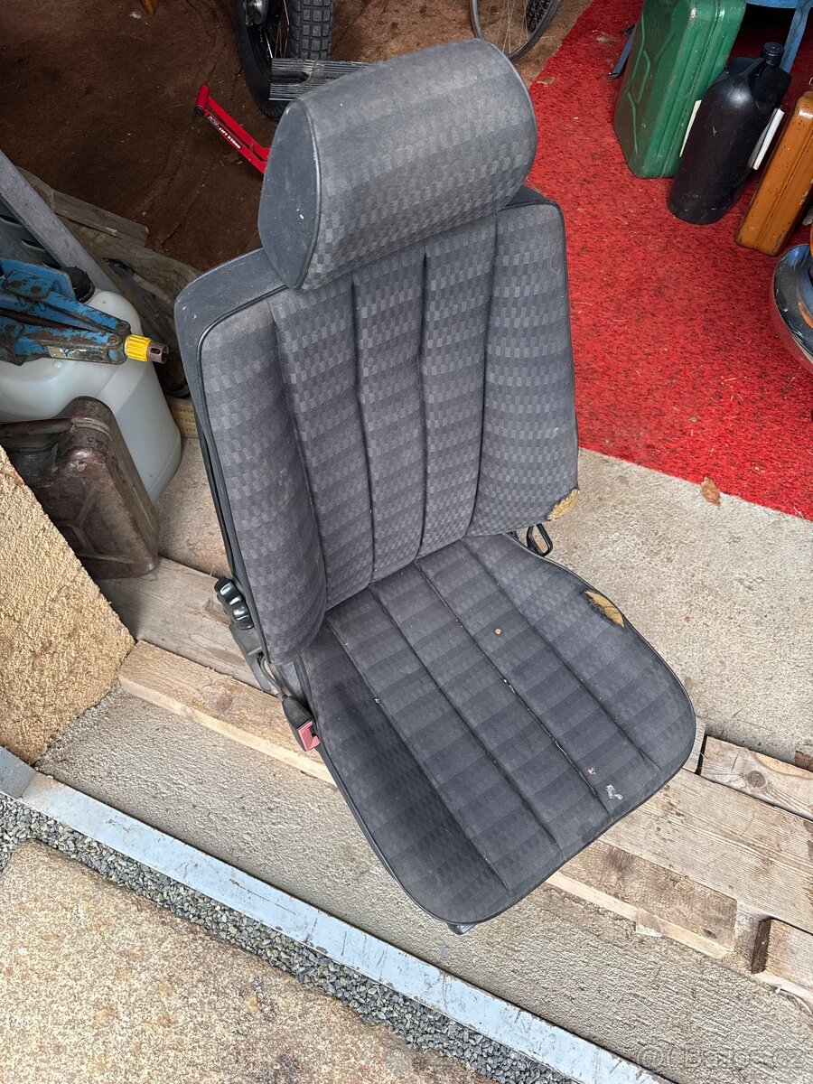 Sedačka řidiče mercedes w201 190 - 2