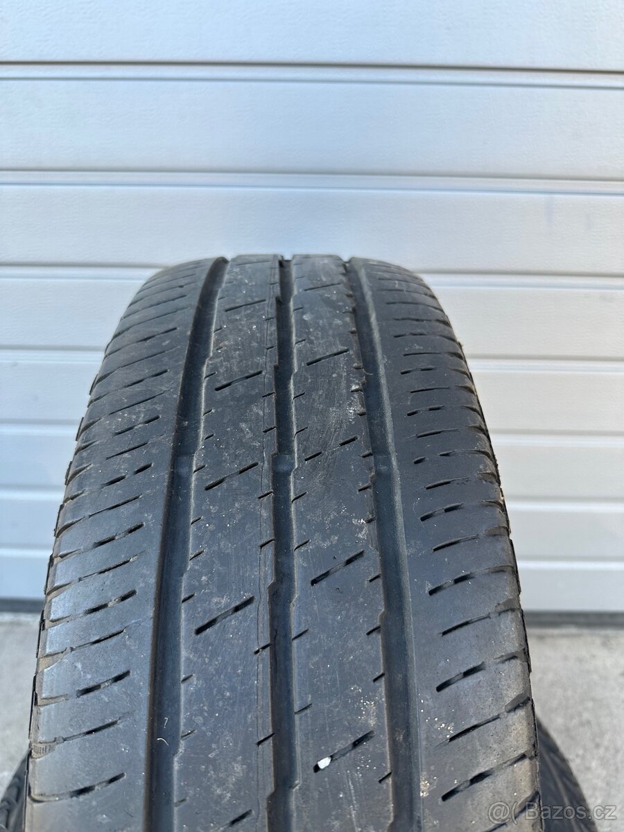 Prodám pneu Continental 215/65r16 C 2ks letní - 2