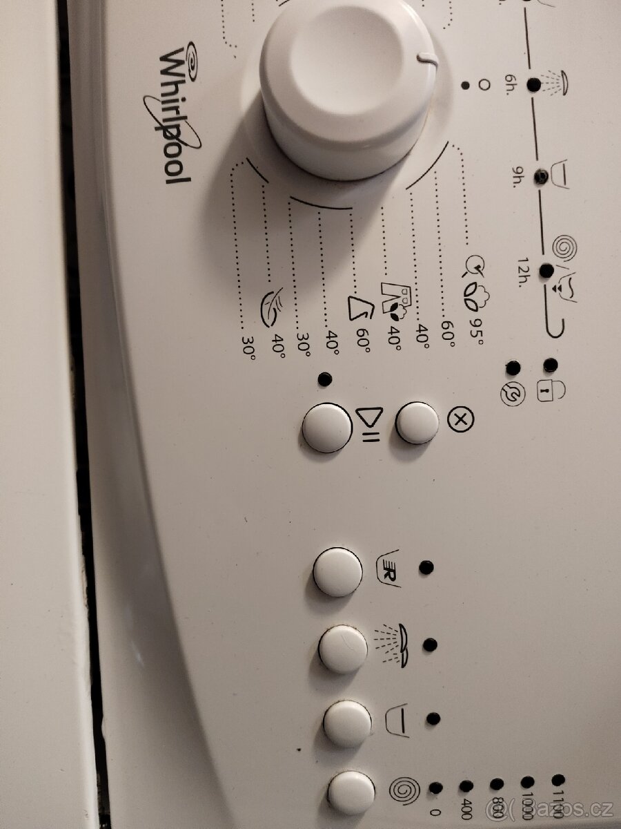 Vrchem plněná pračka Whirlpool - 2