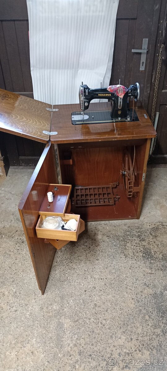 Prodám šlapací retro šicí stroj Minerva, - 2