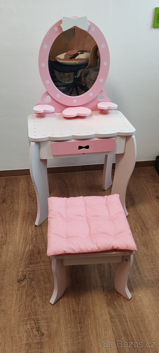 Dětský kosmetický stolek se stoličkou - 2
