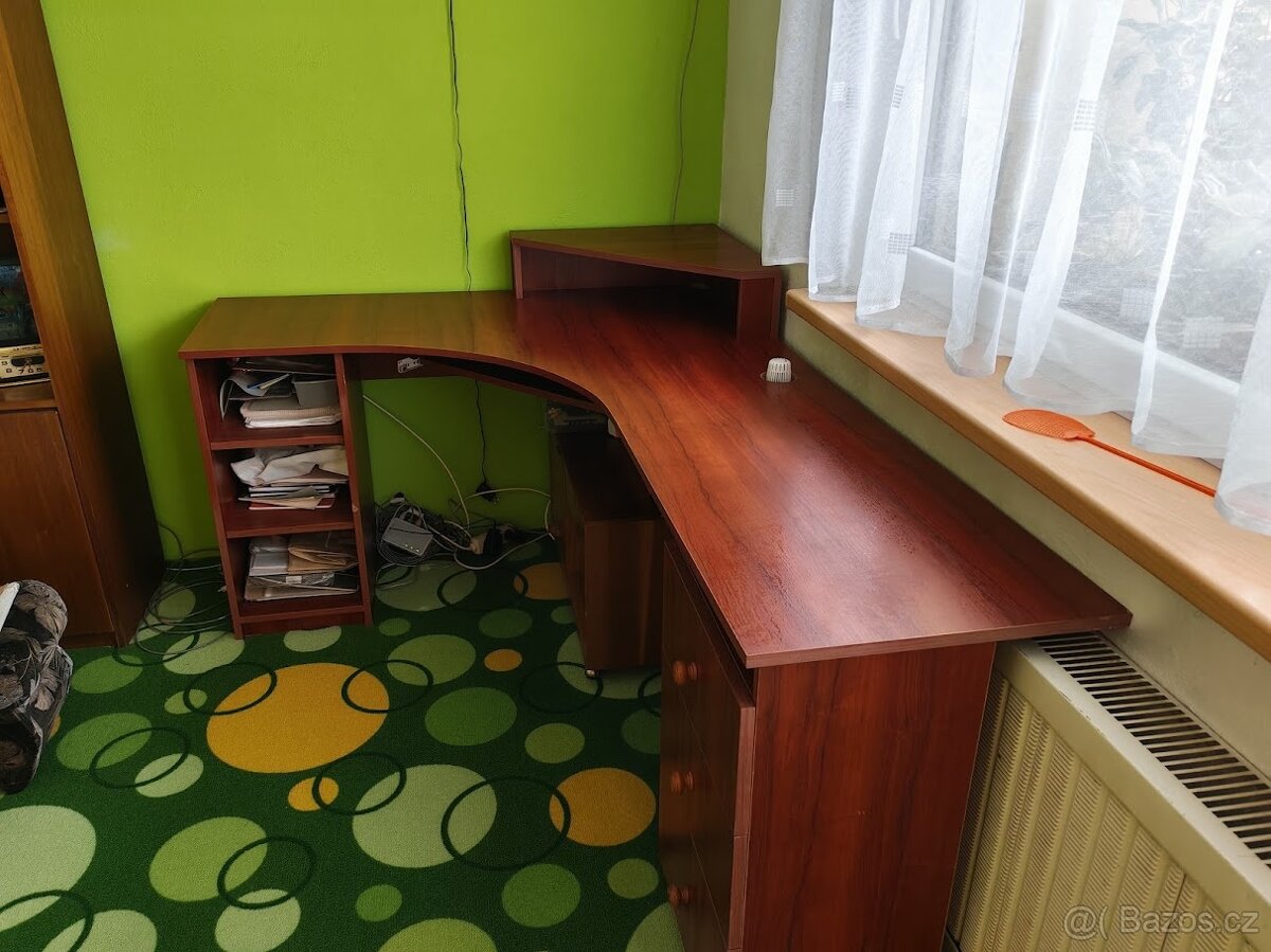 Stolek pod počítač - 2