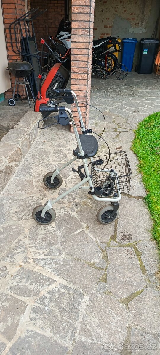 Chodítko čtyřkolové pro seniory - 2