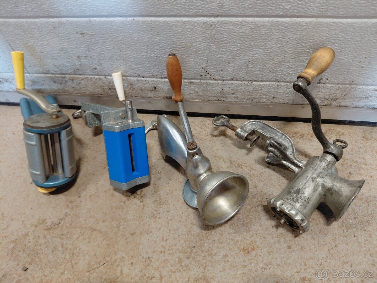 Staré ruční mlýnky, strojky - 2