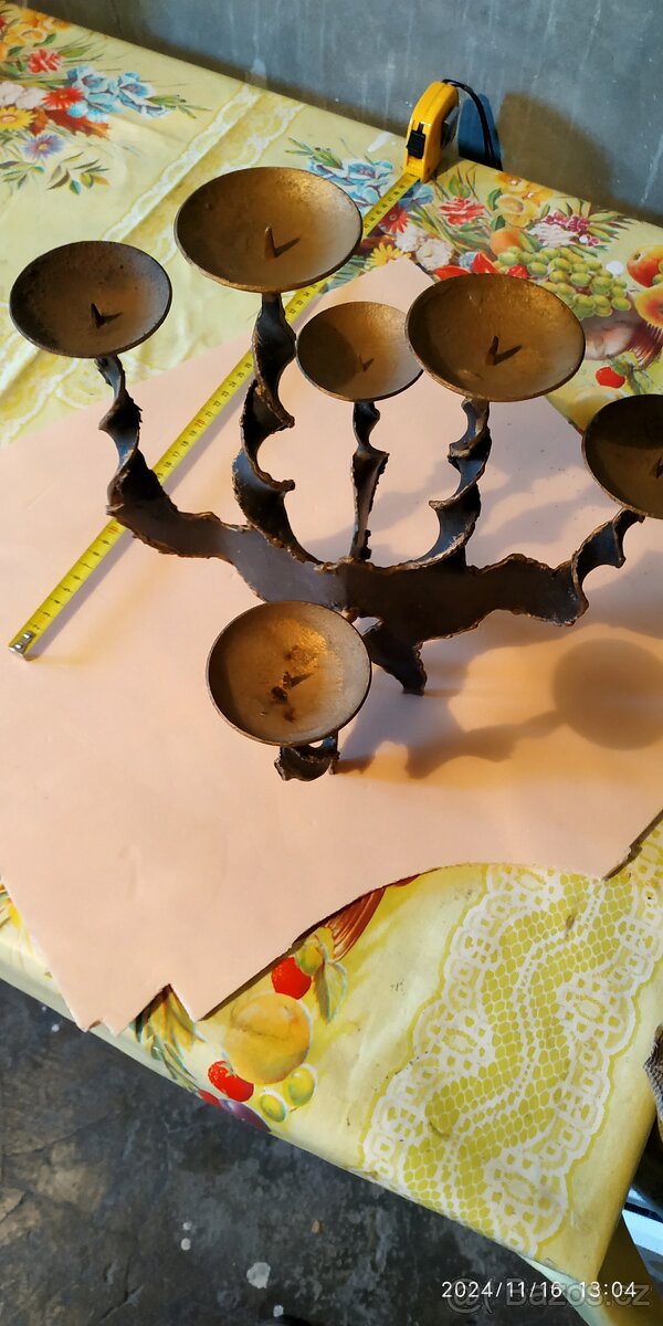 Pr. Hezký okrasný 6ti ramenný svícen. - 2