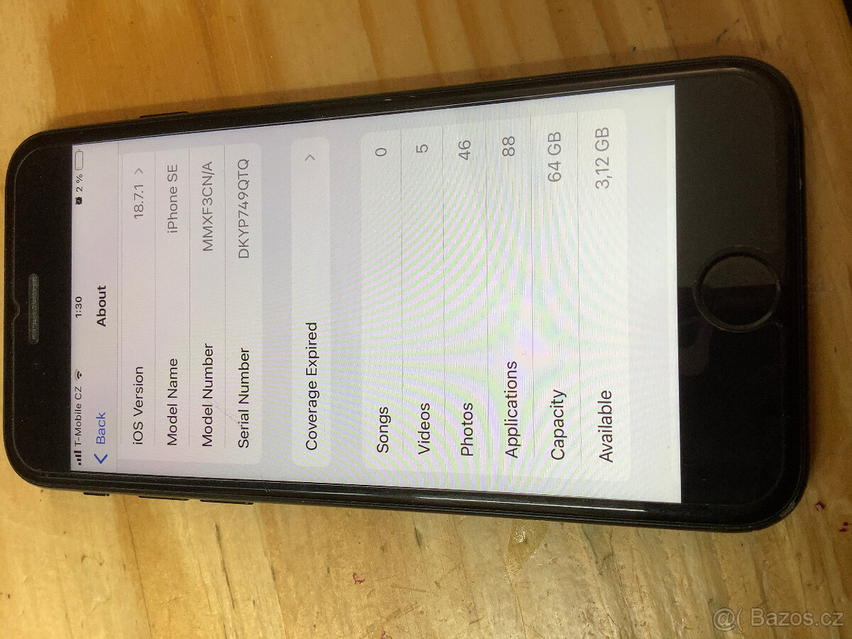 Rok používaný Apple iPhone SE (2022) 64GB černý, 87% baterie - 2