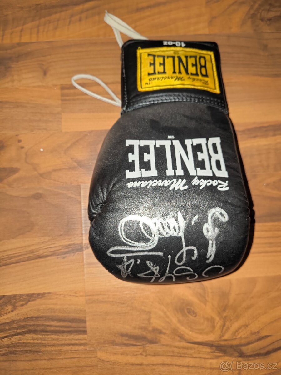 Podepsaná boxerská rukavice Usyk - 2