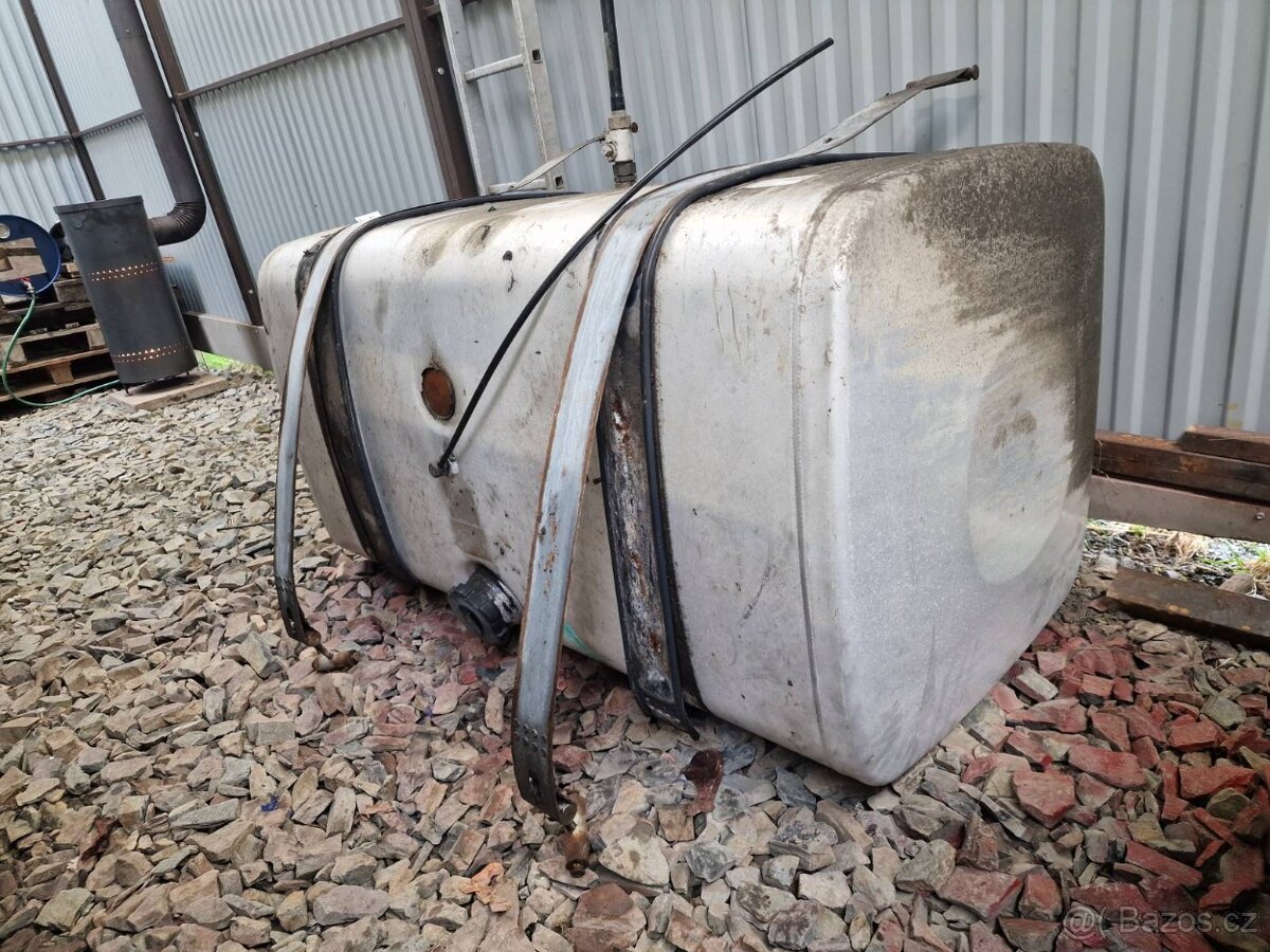 Palivová nádrž - 2